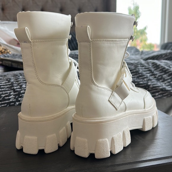 BRAND NEW FOREVER 21 WHITE COMBAT STYLISH BOOTS! - Picture 5 of 16